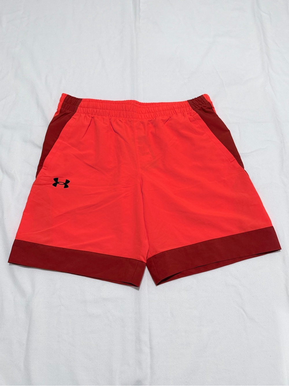 Under Armour Boys YXL Woven Athletic Shorts Red Two Tone Loose Fit NWT